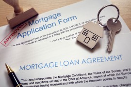 mortgage-application-loan-agreement-and-house-key-P5ATR99
