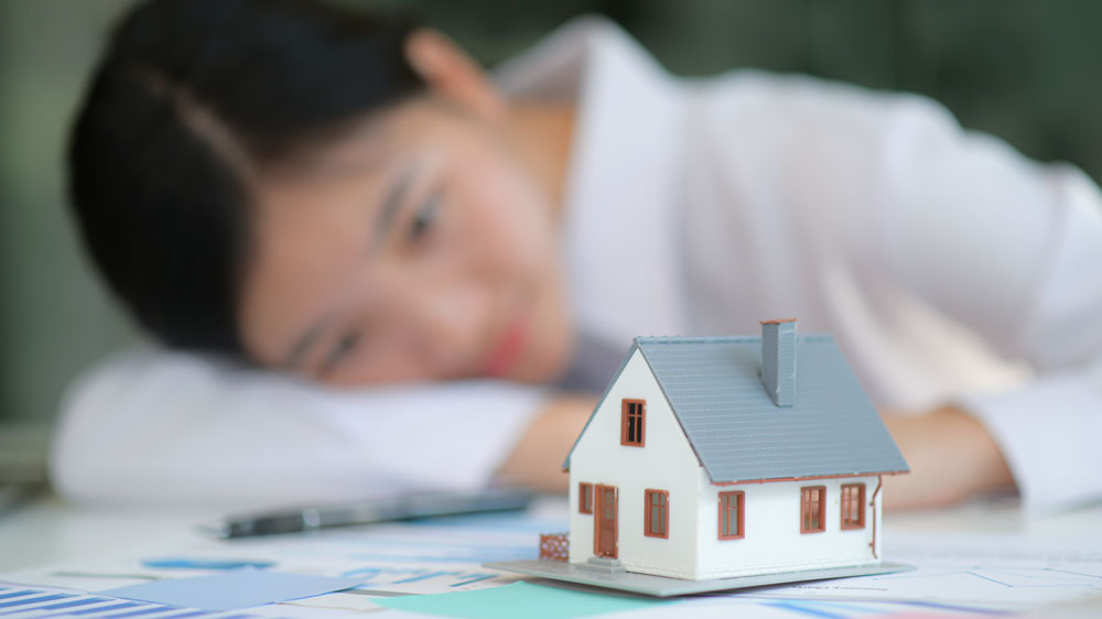 front-model-house-with-girl-in-background-look-at-D4NF7N3